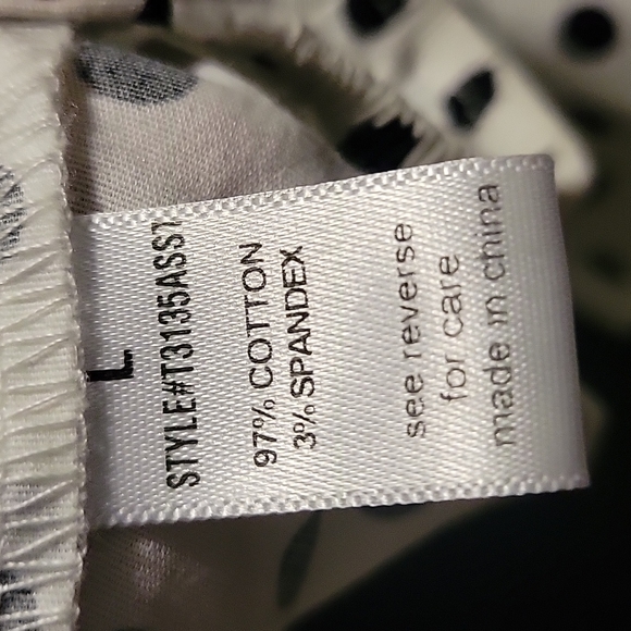 OFF SHOULDER POLKA DOT FRONT TIE TOP - Picture 8 of 8